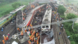 Σιδηροδρομικό δυστύχημα στην Ινδία: Εντοπίστηκαν τα αίτια και οι υπεύθυνοι της τραγωδίας