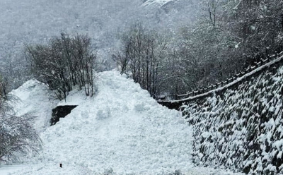 Ιταλία: Φονική χιονοστιβάδα κρατά αποκλεισμένους 5.000 σκιερ και κατοίκους
