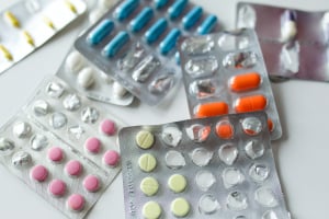«Θλιβερή» πρωτιά της Ελλάδας στην κατάχρηση αντιβιοτικών: «Χάνουμε αρρώστους στις ΜΕΘ από ανθεκτικά μικρόβια»