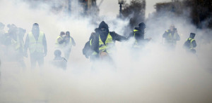 Διαδηλώσεις των «Κίτρινων γιλεκών»: Σκηνές αντάρτικου στο Παρίσι - 224 συλλήψεις και κλειστοί δρόμοι