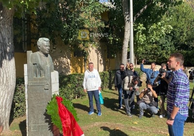 Κασσελάκης: Κατέθεσε στεφάνι στο μνημείο ΕΑΤ-ΕΣΑ
