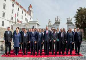 Μπρατισλάβα: Η Ευρώπη απειλείται με «διάλυση» - Οι «27» αναζητούν ένα νέο ξεκίνημα