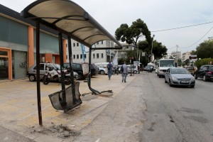 Τραγωδία στην Μεταμόρφωση: Αυτοκίνητο έπεσε στην στάση λεωφορείου - Ένας νεκρός και ένα 9χρονο κορίτσι στους τραυματίες