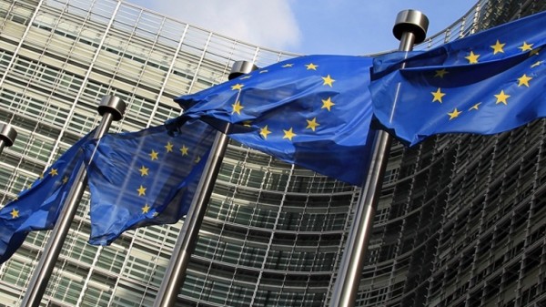 Η Πολωνία καλεί την ΕΕ να σταματήσει τη νομική διαδικασία σε βάρος της