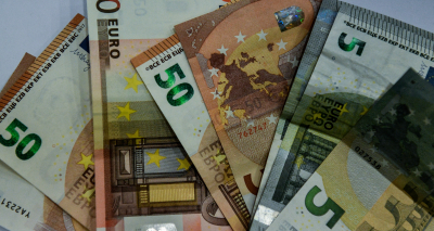 Κατώτατος μισθός: Γενναία αύξηση μέχρι και 67 ευρώ το μήνα, τα δύο σενάρια