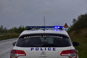 Θεσσαλονίκη: Σύλληψη 35χρονου - Χτύπησε τη γυναίκα του και άρπαξε το παιδί τους