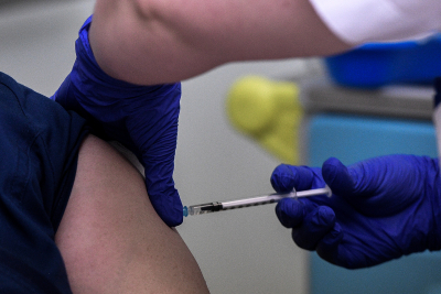 Νέα έρευνα προειδοποιεί: «Και οι πλήρως εμβολιασμένοι μπορούν να εμφανίσουν Long Covid»