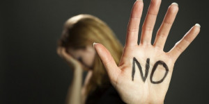 «Ανεπαρκή τα μέτρα της Κυβέρνησης για τη στήριξη των γυναικών και των παιδιών που υφίστανται ενδοοικογενειακή βία» - Ερώτηση στη Βουλή
