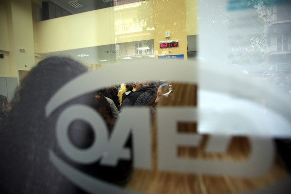 ΟΑΕΔ: Βγαίνει η προκήρυξη για τις 5.500 προσλήψεις με μισθό δημοσίου υπαλλήλου
