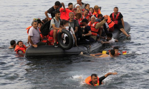 Λέμβο με αλλοδαπούς σε ελληνικά ύδατα προσπάθησαν να ωθήσουν τουρκικές ακταιωροί
