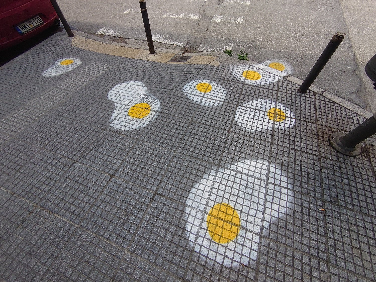 Τηγανιτά αυγά σε κεντρικούς δρόμους στη Θεσσαλονίκη