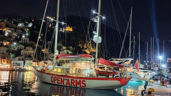 Έδιωξαν το πλοίο της ΜΚΟ «Open Arms» οι κάτοικοι της Σύμης