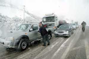 Προβλήματα από τα χιόνια στην κυκλοφορία στην ορεινή Πέλλα