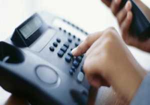 EEKE: Απροστάτευτοι καταναλωτές στις «ορέξεις» εταιρειών τηλεπικοινωνιών