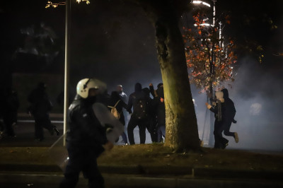 Θεσσαλονίκη: Επεισόδια ανάμεσα σε ΜΑΤ και νεαρούς