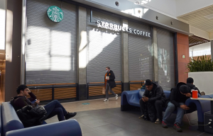 Τι σχεδιάζει για την κάταργηση των ποτηριών μια χρήσης η Starbucks