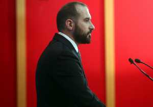 Τζανακόπουλος: Δεν υπάρχει περίπτωση να «παγώσουν» οι εξαγγελίες Τσίπρα
