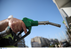 Fuel Pass 2: Περισσότεροι δικαιούχοι, μεγαλύτερο το νέο επίδομα βενζίνης, την Τρίτη οι ανακοινώσεις
