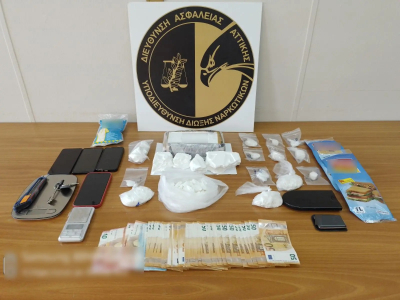 Αττική: Πέντε συλλήψεις για ναρκωτικά στα νότια προάστια, κατασχέθηκαν πάνω από δύο κιλά κοκαΐνης