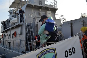 Στο Αργοστόλι σκάφος με 48 πρόσφυγες