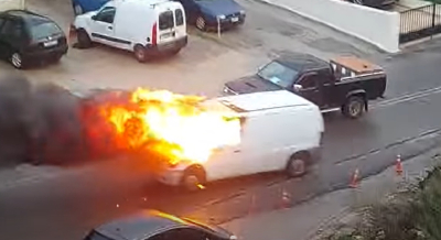 Τρομακτικό ατύχημα στο Ρέθυμνο: Φορτηγάκι έπιασε φωτιά εν κινήσει -Δείτε βίντεο