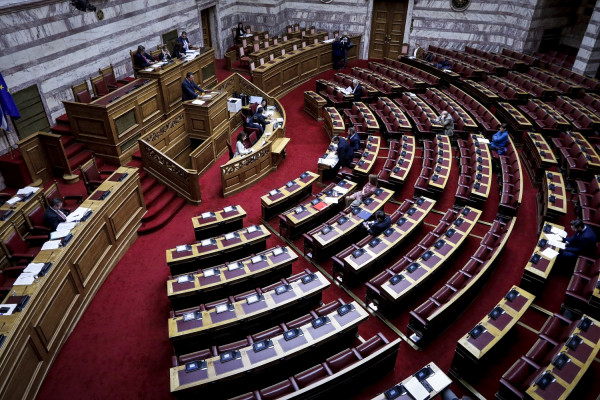 Βουλή: Σκληρή αντιπαράθεση Σπίρτζη - Χατζηδάκη για την Εγνατία Οδό