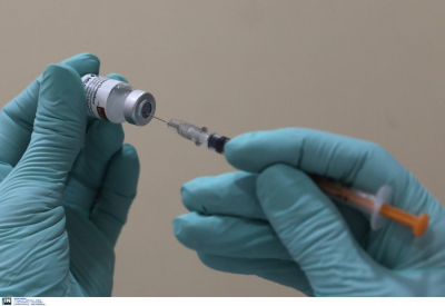 «Μαϊμού» εμβολιασμοί στην Καρδίτσα: Από το στενό περιβάλλον της υπαλλήλου οι εμπλεκόμενοι (βίντεο)