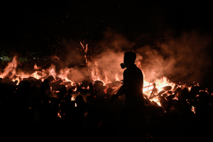 Ολοκαύτωμα στην Αττική: Προς Μαρκόπουλο η φωτιά, καίει και στην Πάρνηθα - Εντολή εκκένωσης για πέντε κοινότητες του Ωρωπού (βίντεο)