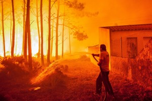 Τουλάχιστον 39 νεκροί από τις φονικές πυρκαγιές στην Πορτογαλία