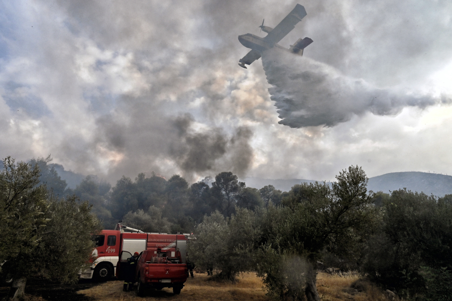 Υπό έλεγχο η πυρκαγιά στο Λαύριο, δεν απειλεί οικισμό