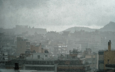 Κακοκαιρία «Fobos»: Eπιδείνωση του καιρού μέσα στις επόμενες ώρες, πότε θα βρέξει στην Αθήνα (live η πορεία της)