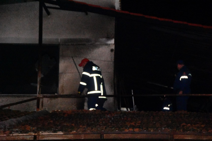 Θεσσαλονίκη: Φωτιά στο εγκαταλελειμμένο εργοστάσιο της ΑΓΝΟ, στη Σταυρούπολη