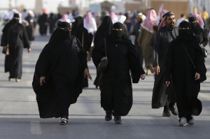 Σαουδική Αραβία: Χωρίς άδεια από άντρα θα μπορούν οι γυναίκες στο εξής να ταξιδεύουν