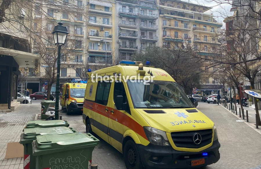 Σοκ στη Θεσσαλονίκη: 82χρονη έπεσε στο κενό από πολυκατοικία