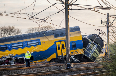 Ολλανδία: Αναφορές για νεκρό και 30 τραυματίες από τη σύγκρουση του τρένου με το μηχάνημα έργου