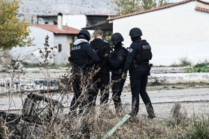 Επιχείρηση της ΕΛΑΣ σε Ασπρόπυργο και Μενίδι με 6 συλλήψεις, 15 προσαγωγές και 8 έρευνες σε σπίτια