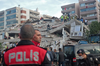 Τουρκία: Τραγωδία χωρίς τέλος, τουλάχιστον 42 οι νεκροί από τον φονικό σεισμό