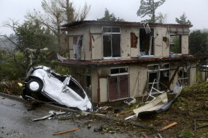 Εικόνες αποκάλυψης από τον τυφώνα Hagibis που σαρώνει την Ιαπωνία (vid)