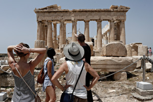 Καθηγητής Βατόπουλος για κορονοϊό: Είναι σαφές ότι θα υπάρξει κίνδυνος με τους τουρίστες