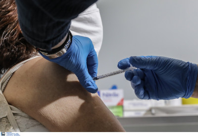 Κορoνοϊός: Η νοτιοαφρικανική μετάλλαξη «ξεφεύγει» πιο εύκολα από το εμβόλιο της Pfizer