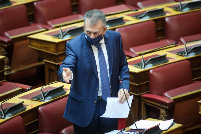 Καβγάς στη Βουλή για την αγωγή Τσίπρα - «Στο σπίτι του κρεμασμένου δεν μιλάνε για σκοινί»
