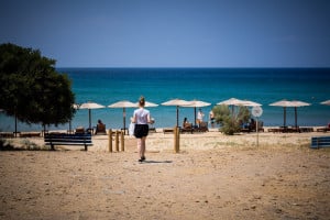 Διακοπές αλλιώς: Τουρίστες με υγειονομικό διαβατήριο - Κανόνες σε παραλίες και εστιατόρια