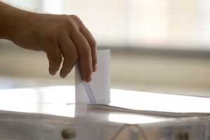 Έρχεται αλλαγή εκλογικού νόμου και δημοψηφίσματα με πρωτοβουλία πολιτών