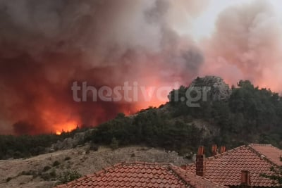 Μεγάλη αναζωπύρωση της φωτιάς στη Δαδιά: Εκκενώνεται και πάλι το χωριό (βίντεο)