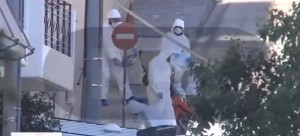 Βίντεο: Η στιγμή που πυροτεχνουργοί εξουδετερώνουν τον εκρηκτικό μηχανισμό έξω από το σπίτι του Ντογιάκου