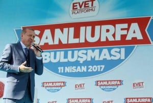 Δημοσκόπηση: Ναι στον «Σουλτάνο» Ερντογάν λένε οριακά οι Τούρκοι