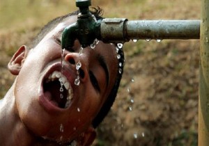 Tρεις στους δέκα ανθρώπους παγκοσμίως χωρίς πόσιμο νερό στο σπίτι
