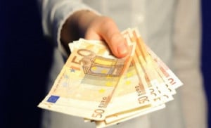 ΟΠΕΚΑ: Πότε πληρώνεται το επίδομα σε τρίτεκνες και πολύτεκνες μητέρες - Ποιοι δικαιούνται τα 1.000 ευρώ