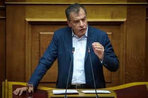 Θεοδωράκης: Ο προϋπολογισμός είναι γεμάτος από φανερούς και κρυφούς νέους φόρους