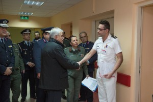 Επίσκεψη Τόσκα στους αστυνομικούς που νοσηλεύονται στο 401 Γενικό Στρατιωτικό Νοσοκομείο